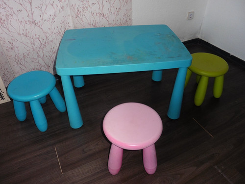 Ein kinder spieltisch - ein,